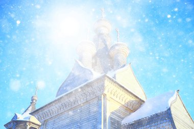 Kışın Rusya 'nın kuzeyindeki ahşap kilise, mimari tarihi din Hristiyanlık