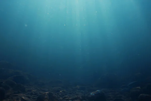 Raios Sol Sob Água Azul Oceano Fundo Abstrato Luz Sol — Fotografia de Stock