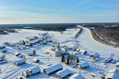 Kimzha Köyü manzarası, kış manzarası Rus Kuzey Arkhangelsk Bölgesi
