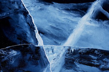 Buz dokusu Baykal 'ı çatlatıyor, soyut arkaplan kış buzu şeffaf mavi