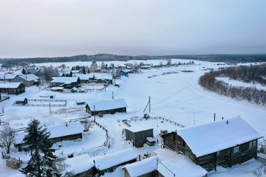 Kimzha Köyü manzarası, kış manzarası Rus Kuzey Arkhangelsk Bölgesi