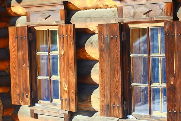 Okna Starym Drewnianym Domu Rosyjska Architektura Północna — Zdjęcie stockowe