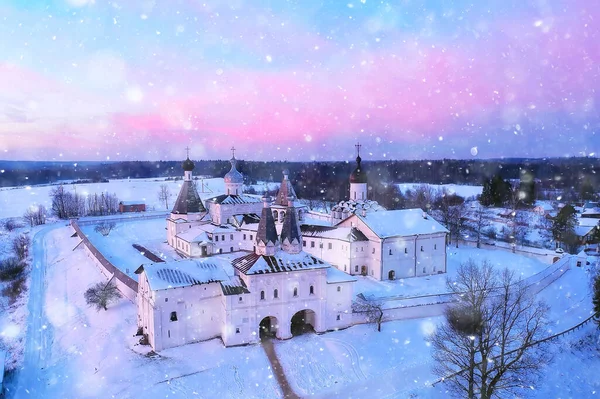 フェラポントヴォの冬の修道院風景トップビュークリスマス宗教建築背景 — ストック写真