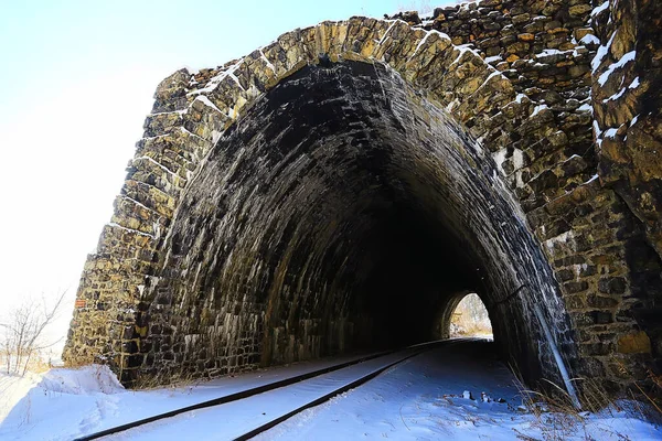 Tunel Kolejowy Droga Łuk Architektura Ciemność Światło — Zdjęcie stockowe