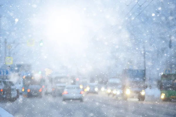 Kışın Kentin Trafik Sıkışıklığında Kar Yağışı Mevsimlik Kar Yolu — Stok fotoğraf