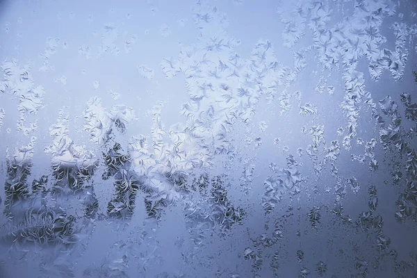 Mrazuvzdorné Vzory Okenním Skle Abstraktní Pozadí Zimní Sníh — Stock fotografie
