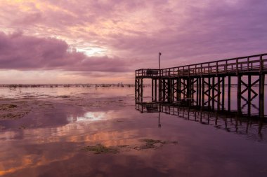 Daphne, Alabama 'dan Mobile Körfezi' nde gün batımı 