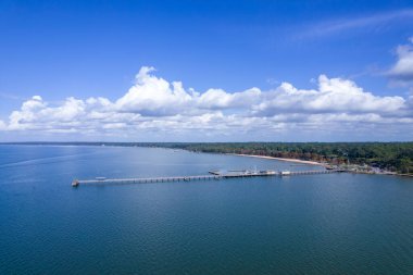 Kasım 2021 'de Mobile Körfezi' ndeki Fairhope, Alabama Belediye İskelesi 