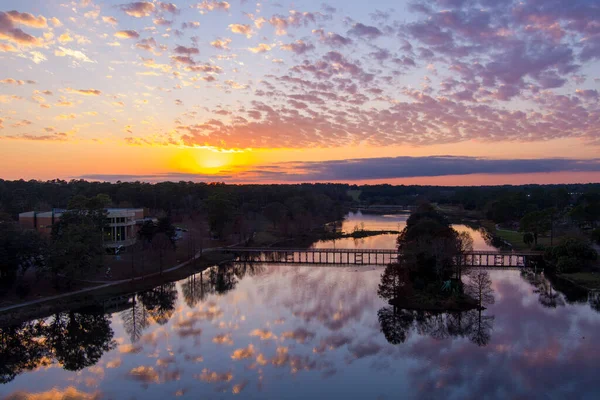 アラバマ州モバイル美術館と市 ランガン 公園の日没 — ストック写真