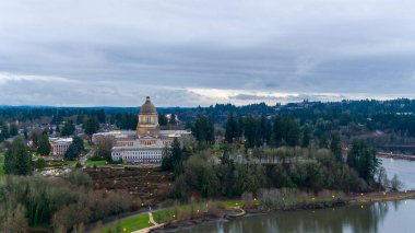 Olympia, Washington 'daki Başkent binası Aralık 2021' de gün batımında. 