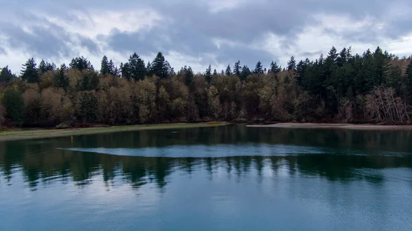 Tolmie Eyalet Parkı, Olympia, Washington 'da, gün batımında. 