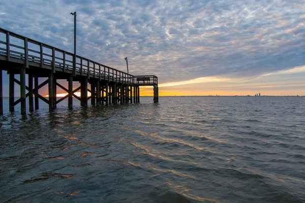 2022年2月 阿拉巴马州达芙妮的莫比尔湾东岸日落时分 — 图库照片