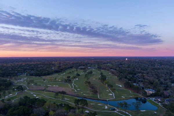阿拉巴马州莫比尔市流动高尔夫球场乡村俱乐部的空中景观 — 图库照片
