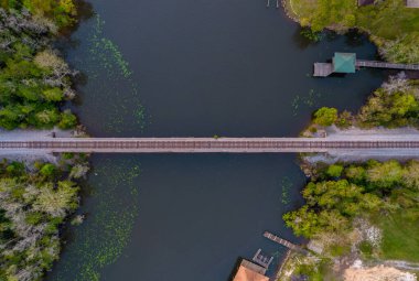 Halls Mill Creek üzerindeki demiryolu köprüsü 