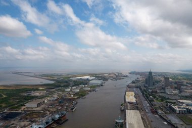 Nisan 2022 'de Alabama, Mobile Limanı' nın hava görüntüsü 