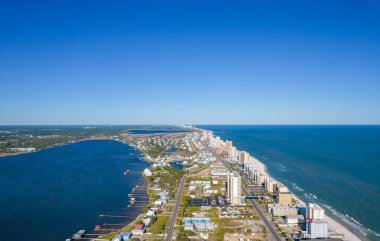 Nisan 2022 'de Küçük Göl ve Körfez Kıyıları' nın havadan görünüşü.