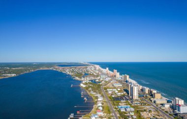 Nisan 2022 'de Küçük Göl ve Körfez Kıyıları' nın havadan görünüşü.