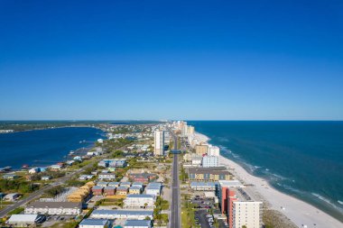 Nisan 2022 'de Küçük Göl ve Körfez Kıyıları' nın havadan görünüşü.