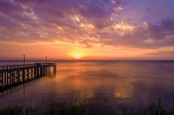 阿拉巴马州达芙妮莫比尔湾东岸四月的日落 — 图库照片