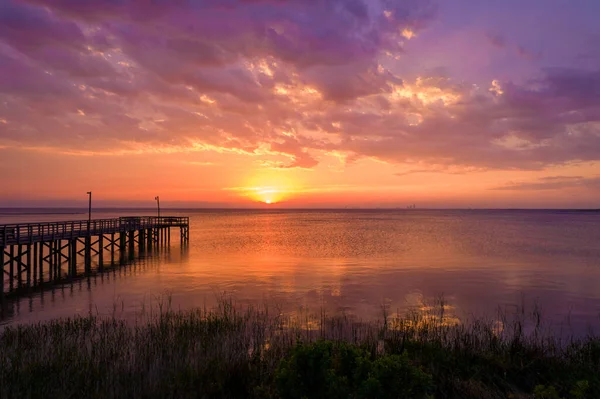 阿拉巴马州达芙妮莫比尔湾东岸四月的日落 — 图库照片