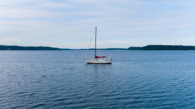 Nisqually Puget Sound 'da yalnız yelkenli. Haziran 2022' de ulaşıyor. 
