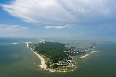 Temmuz 2022 'de Alabama' nın Veliaht Adası sahilindeki Fort Gaines 'in hava görüntüsü. 