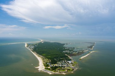 Temmuz 2022 'de Alabama' nın Veliaht Adası sahilindeki Fort Gaines 'in hava görüntüsü. 
