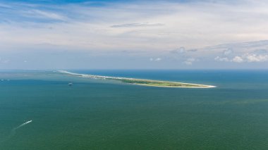 Temmuz 2022 'de Mobile Körfezi ağzındaki Fort Morgan, Alabama' nın havadan görüntüsü. 