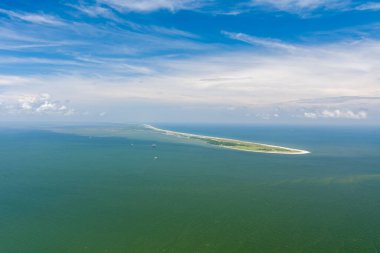 Temmuz 2022 'de Mobile Körfezi ağzındaki Fort Morgan, Alabama' nın havadan görüntüsü. 