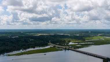 5 Nehir Delta Kaynak Merkezi 'nden Mobile Körfezi' nin doğu kıyısı. 