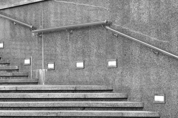 Streszczenie po schodach w czerni i bieli — Zdjęcie stockowe