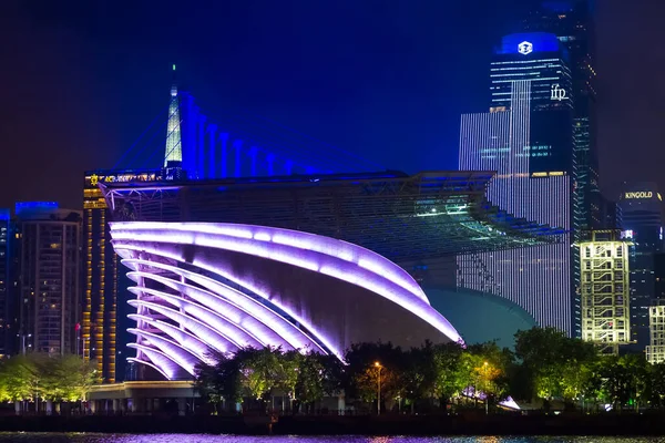 中国广州 2019年3月9日 广州市现代建筑和摩天大楼的夜景 — 图库照片
