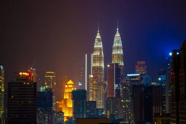 クアラルンプール マレーシア 2019年3月15日 メナーラテレビ塔の観点から クアラルンプール市内の夜景 ペトロナスツインタワーとクアラルンプールの高層ビルの成長 — ストック写真