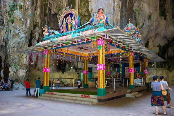 马来西亚吉隆坡 2019年3月15日 马来西亚吉隆坡巴图洞 Batu Caves 内的五彩斑斓的祭坛 低光摄影 — 图库照片