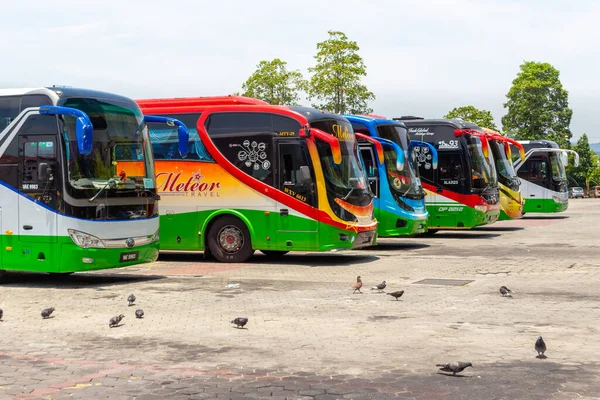 Kuala Lumpur Malasia Marzo 2019 Autobuses Turísticos Multicolores Estacionamiento Kuala — Foto de Stock