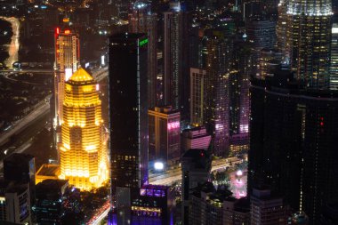 Kuala Lumpur, Malezya - 12 Mart 2019: Kuala Lumpur, Malezya. Şehir gece ışıklarının manzarası bakış açısından