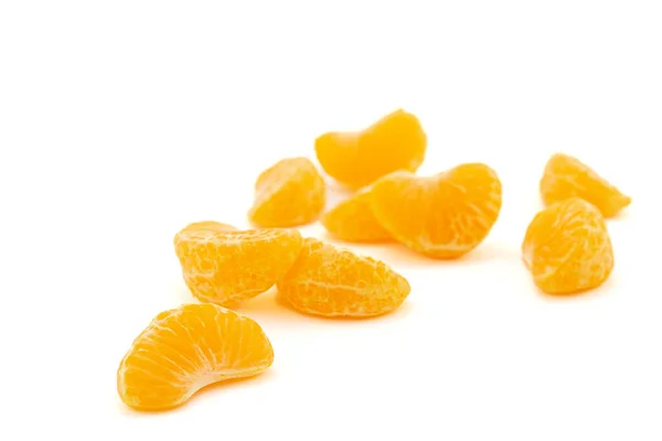 Peeled Orange Juicy Tangerine Slices Isolated White Background Selective Focus — Stock Photo, Image
