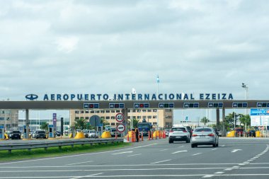 Buenos Aires, Arjantin - 12 Şubat 2022: Ezeiza Uluslararası Havaalanı Bakanı Pistarini Cephesi