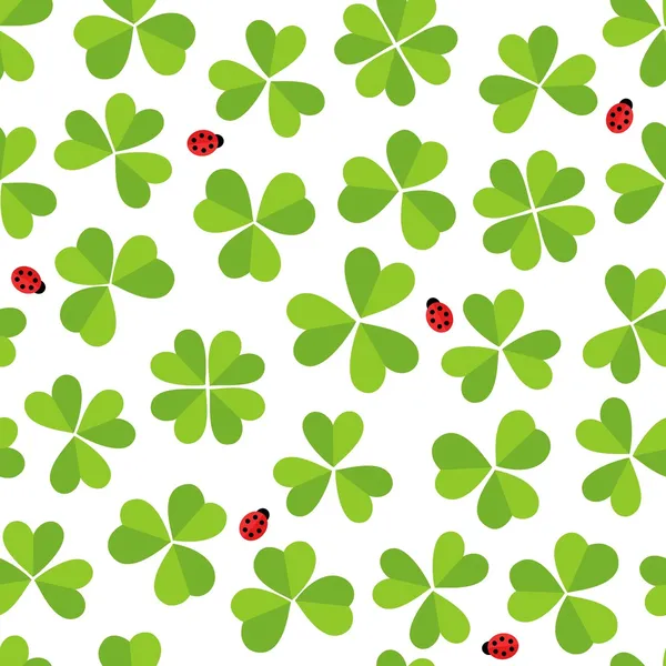 Green clover meadow with little ladybirds shamrock St Patrick Day holiday spring seamless pattern on white background — Stock Vector