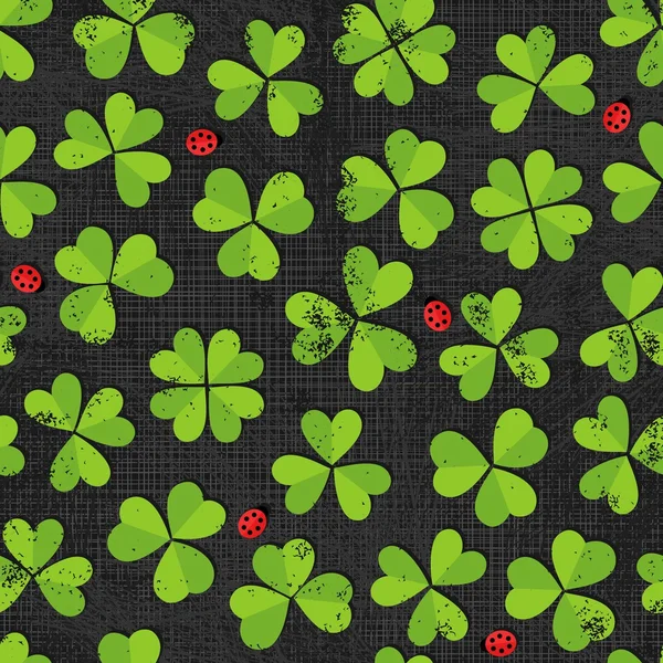 Green clover meadow with little ladybirds shamrock St Patrick Day holiday spring seamless pattern on dark gray background — Stock Vector