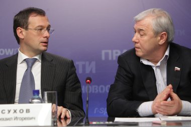 Anatoly aksakov ve mikhail sukhov