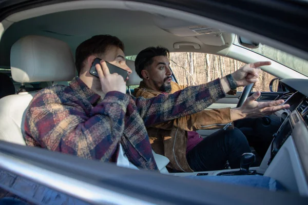 Two Male Friends Driving Car Arguing Directions While Driving — Stock Photo, Image