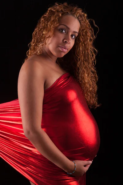 Jonge vrouw zwanger — Stockfoto