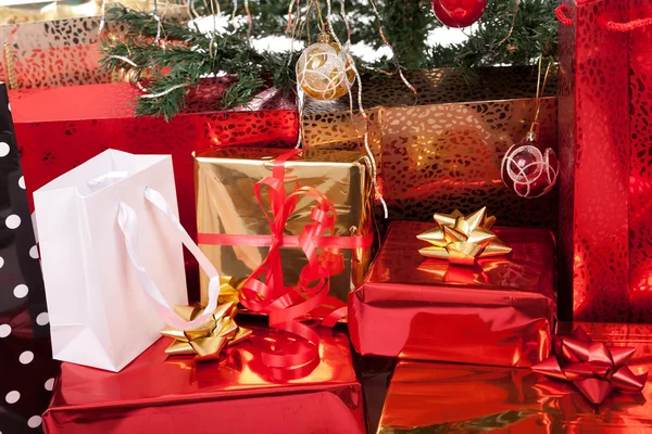 Christmas Tree and Gifts. Over white background. — Stock Photo, Image