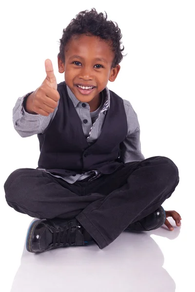 Retrato sorridente de um menino pequeno — Fotografia de Stock