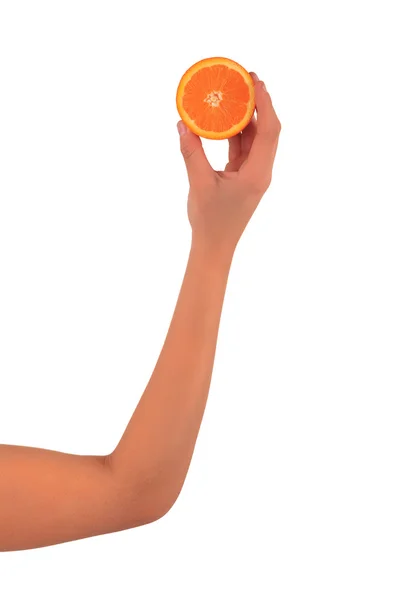 Mãos de mulher com laranja isolado sobre fundo branco — Fotografia de Stock