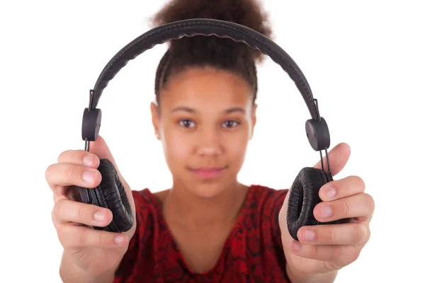 Afroamerikanische junge Frau mit Kopfhörer — Stockfoto