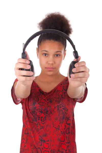 Mujer joven afroamericana con auriculares —  Fotos de Stock