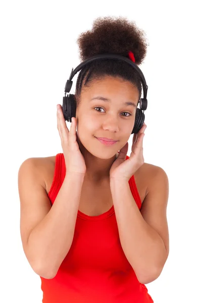 Joven afroamericana chica escuchando música —  Fotos de Stock