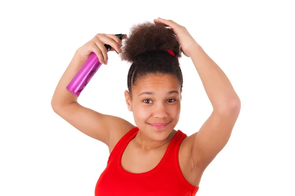 Afro-American mladá žena s afro vlasy — Stock fotografie